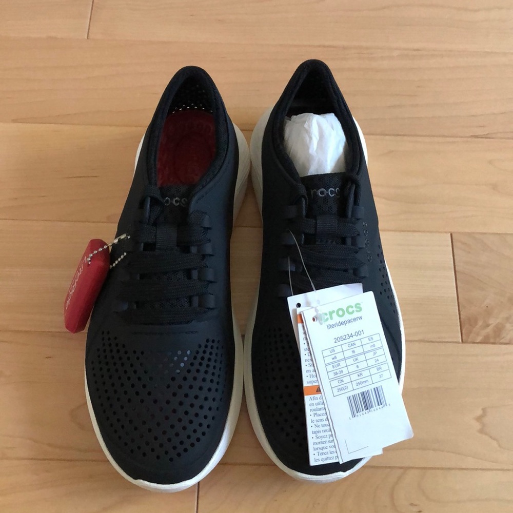 NWT Crocs Women’s LiteRide™ Pacer - size 8